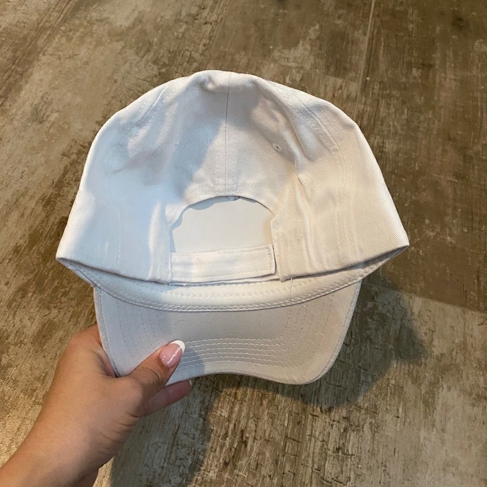 Trendy hat   - Picture 2 of 4